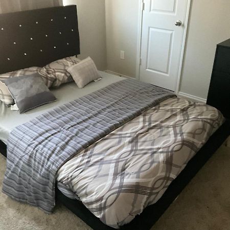 8919 Wistful Wild Drive Apartment Richmond Bagian luar foto